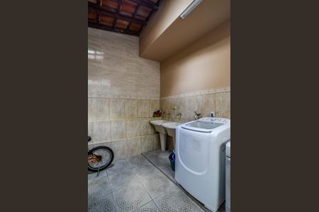 Casa à venda com 218m², 3 quartos e 4 vagas