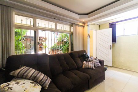 Casa para alugar com 150m², 3 quartos e 2 vagasSala