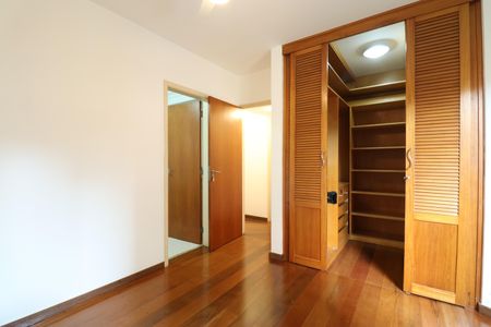 Apartamento à venda com 127m², 3 quartos e 2 vagasSuíte 1