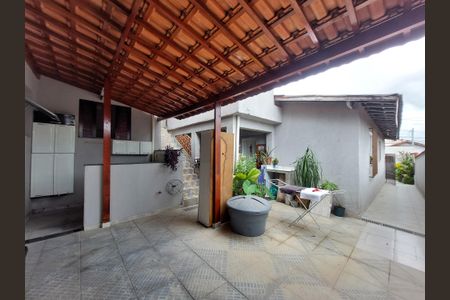 Casa para alugar com 100m², 4 quartos e 1 vagaQuintal