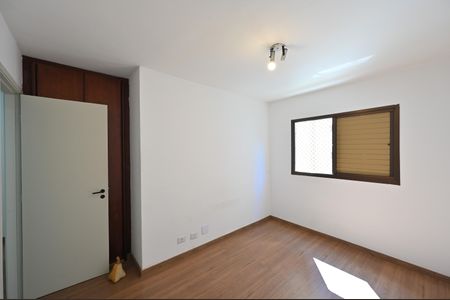 Apartamento à venda com 97m², 3 quartos e 2 vagasQuarto 2