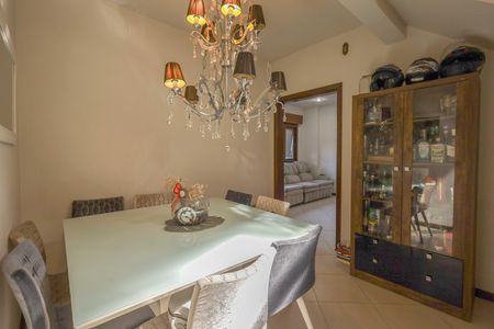 Casa à venda com 140m², 3 quartos e 2 vagasSala