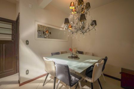 Casa à venda com 140m², 3 quartos e 2 vagasSala