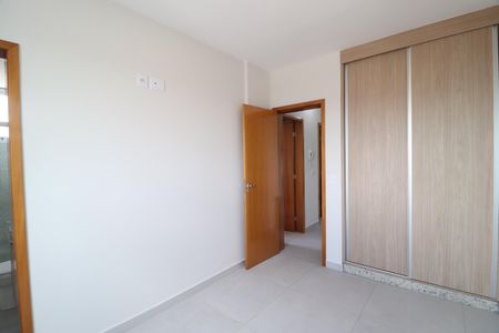 Quarto 2 - Suíte de apartamento para alugar com 2 quartos, 65m² em Osvaldo Rezende, Uberlândia