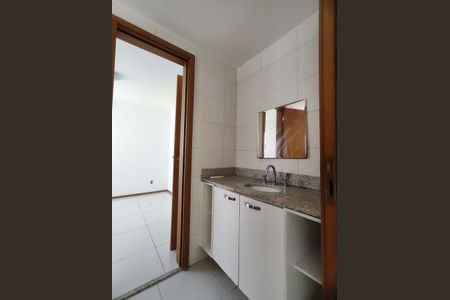 Apartamento para alugar com 120m², 3 quartos e 2 vagas Apartamento para alugar com 120m², 3 quartos e 2 vagasBanheiro das Suítes Canadenses