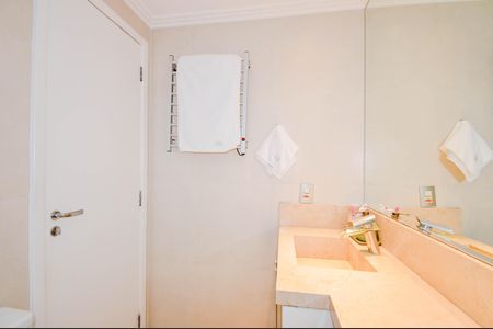 Apartamento à venda com 100m², 3 quartos e 2 vagas Apartamento à venda com 100m², 3 quartos e 2 vagasBanheiro da Suíte