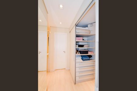 Apartamento à venda com 100m², 3 quartos e 2 vagas Apartamento à venda com 100m², 3 quartos e 2 vagasCloset da suíte