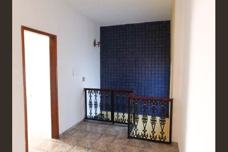 Casa de condomínio à venda com 348m², 5 quartos e 3 vagasHall social do segundo andar