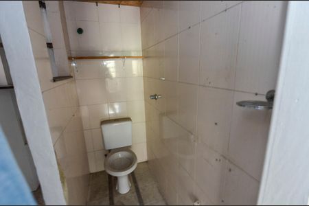 Casa à venda com 150m², 3 quartos e 2 vagas Casa à venda com 150m², 3 quartos e 2 vagasBanheiro social