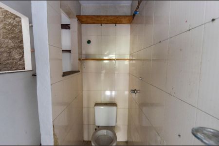 Casa à venda com 150m², 3 quartos e 2 vagas Casa à venda com 150m², 3 quartos e 2 vagasBanheiro social