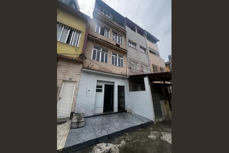 Casa à venda com 150m², 3 quartos e 2 vagas Casa à venda com 150m², 3 quartos e 2 vagasFachada