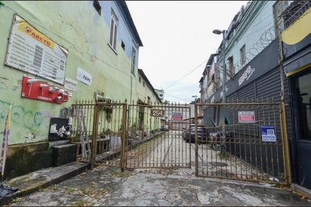 Casa à venda com 150m², 3 quartos e 2 vagas Casa à venda com 150m², 3 quartos e 2 vagasFachada