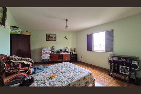 Casa à venda com 280m², 2 quartos e 6 vagasQuarto - fundos 