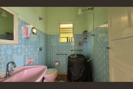 Casa à venda com 280m², 2 quartos e 6 vagasBanheiro 