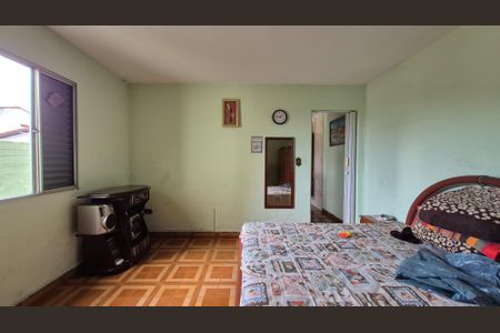 Casa à venda com 280m², 2 quartos e 6 vagasQuarto - fundos 