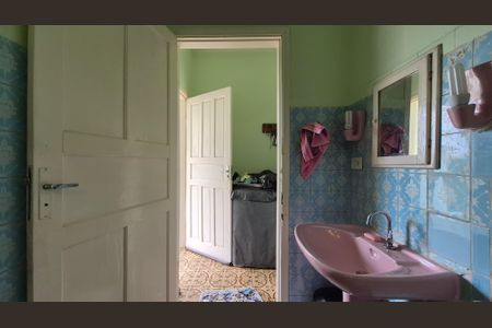 Casa à venda com 280m², 2 quartos e 6 vagasBanheiro 