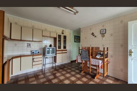 Casa à venda com 280m², 2 quartos e 6 vagasCozinha - fundos 