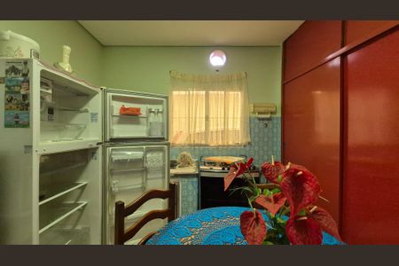 Casa à venda com 280m², 2 quartos e 6 vagasCozinha 