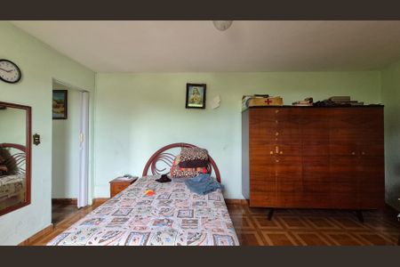 Casa à venda com 280m², 2 quartos e 6 vagasQuarto - fundos 