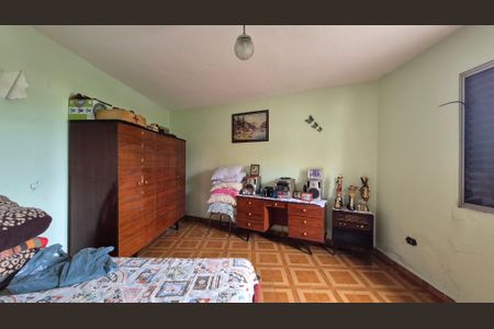 Casa à venda com 280m², 2 quartos e 6 vagasQuarto - fundos 