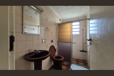 Casa à venda com 280m², 2 quartos e 6 vagasBanheiro - fundos 