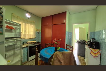 Casa à venda com 280m², 2 quartos e 6 vagasCozinha 