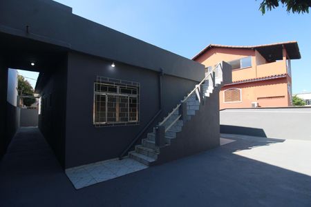 Casa para alugar com 80m², 3 quartos e 2 vagasFundos da casa