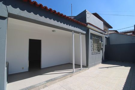 Casa para alugar com 80m², 3 quartos e 2 vagasFrente da casa
