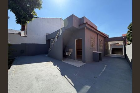 Casa para alugar com 80m², 3 quartos e 2 vagasFundos da casa