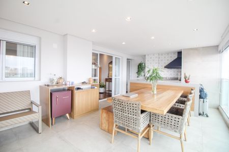 Apartamento à venda com 133m², 2 quartos e 2 vagasVaranda