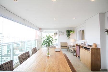 Apartamento à venda com 133m², 2 quartos e 2 vagasVaranda