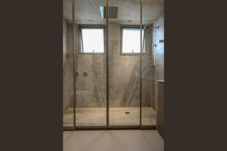 Apartamento à venda com 233m², 3 quartos e 4 vagasBanheiro Suíte 1