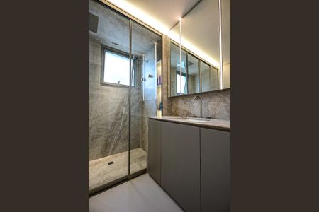 Apartamento à venda com 233m², 3 quartos e 4 vagasBanheiro Suíte 1