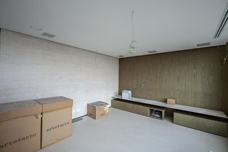 Sala de Tv de apartamento à venda com 3 quartos, 233m² em Real Parque, São Paulo