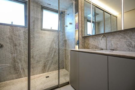 Apartamento à venda com 233m², 3 quartos e 4 vagasBanheiro Suíte 1