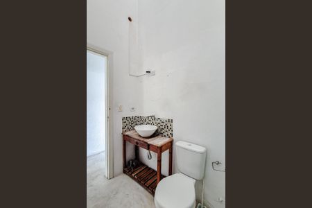 Casa à venda com 72m², 2 quartos e sem vaga Casa à venda com 72m², 2 quartos e sem vagaBanheiro