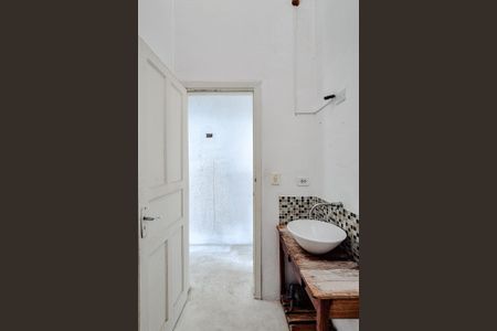 Casa à venda com 72m², 2 quartos e sem vaga Casa à venda com 72m², 2 quartos e sem vagaBanheiro