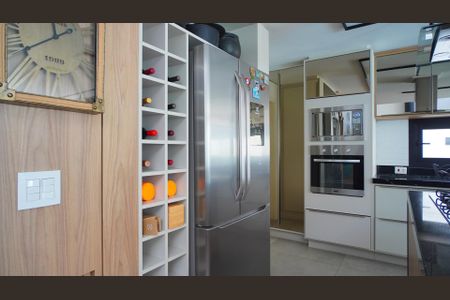 Casa à venda com 380m², 3 quartos e 2 vagas Casa à venda com 380m², 3 quartos e 2 vagasCozinha/ adega / forno