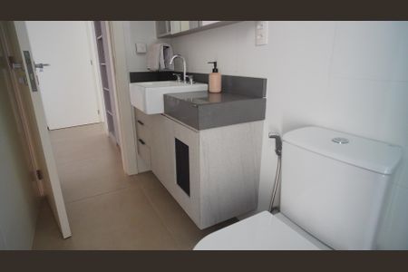 Casa à venda com 380m², 3 quartos e 2 vagas Casa à venda com 380m², 3 quartos e 2 vagasBanheiro suite 2