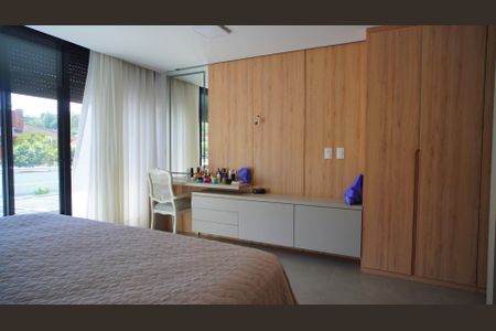 Casa à venda com 380m², 3 quartos e 2 vagas Casa à venda com 380m², 3 quartos e 2 vagasSuite 1