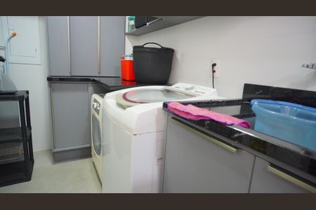 Casa à venda com 380m², 3 quartos e 2 vagas Casa à venda com 380m², 3 quartos e 2 vagasLavanderia