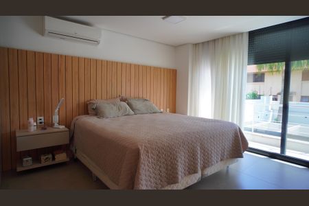 Casa à venda com 380m², 3 quartos e 2 vagas Casa à venda com 380m², 3 quartos e 2 vagasSuite 1