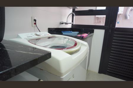 Casa à venda com 380m², 3 quartos e 2 vagas Casa à venda com 380m², 3 quartos e 2 vagasLavanderia