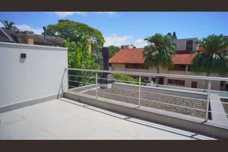 Casa à venda com 380m², 3 quartos e 2 vagas Casa à venda com 380m², 3 quartos e 2 vagasTerraço fundos