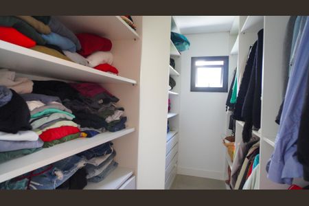 Casa à venda com 380m², 3 quartos e 2 vagas Casa à venda com 380m², 3 quartos e 2 vagasCloset da suíte 1