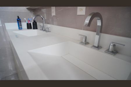 Casa à venda com 380m², 3 quartos e 2 vagas Casa à venda com 380m², 3 quartos e 2 vagasBancada 2 pias / suite 1