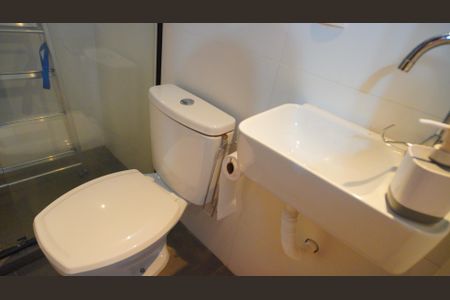 Casa à venda com 380m², 3 quartos e 2 vagas Casa à venda com 380m², 3 quartos e 2 vagasBanheiro 6 / piscina