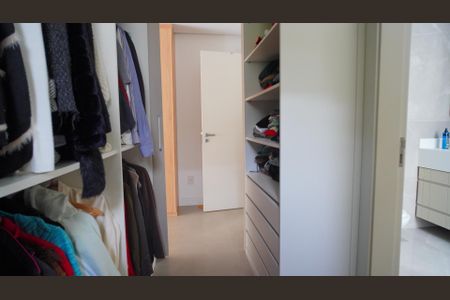 Casa à venda com 380m², 3 quartos e 2 vagas Casa à venda com 380m², 3 quartos e 2 vagasCloset da suíte 1