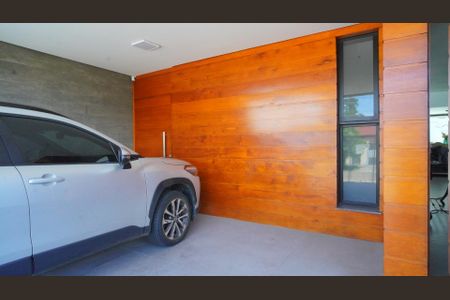 Casa à venda com 380m², 3 quartos e 2 vagas Casa à venda com 380m², 3 quartos e 2 vagasPorta acesso serviço/ garagem