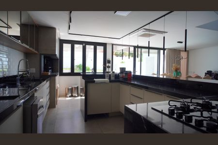 Casa à venda com 380m², 3 quartos e 2 vagas Casa à venda com 380m², 3 quartos e 2 vagasCozinha